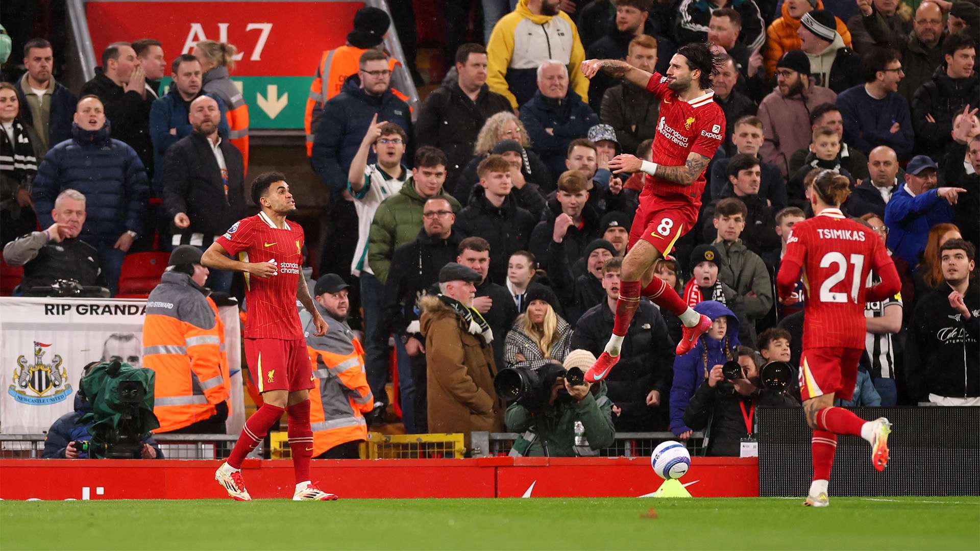 攀石赛场上 攀石赛场上