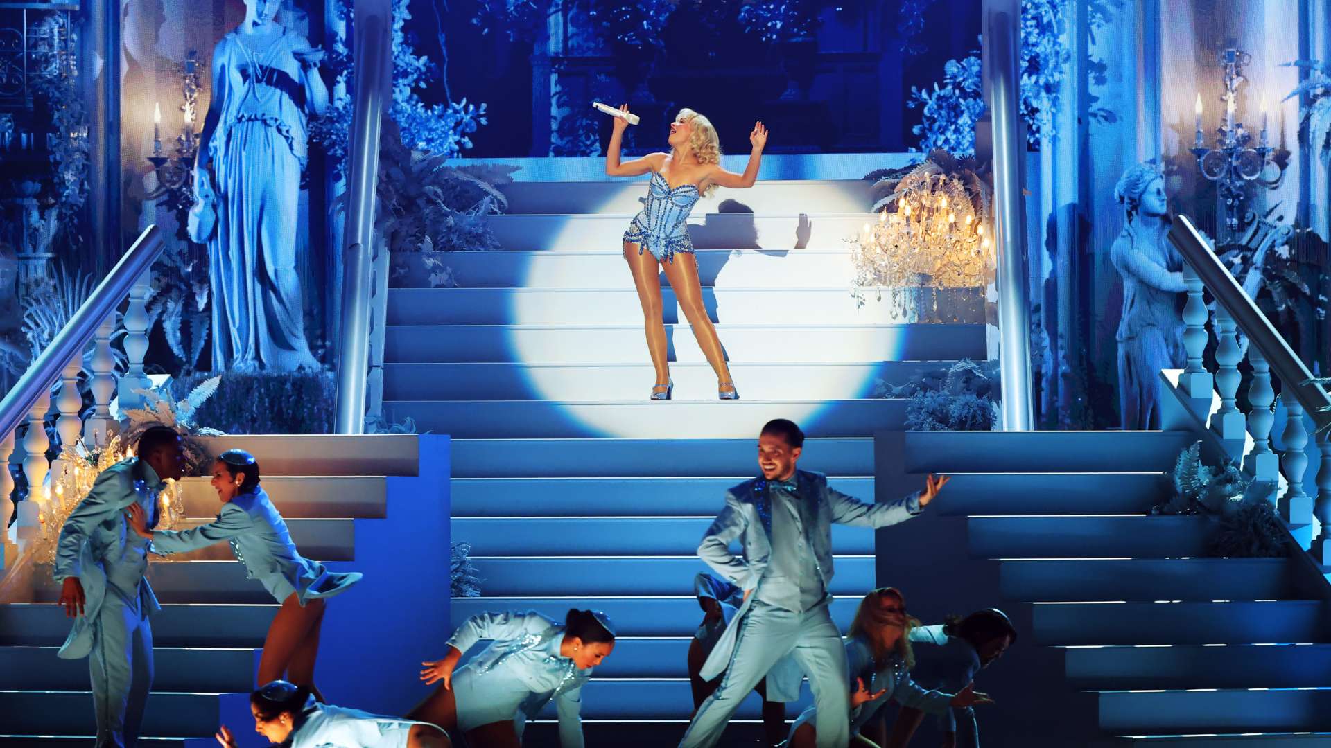 的进攻更具 的进攻更具